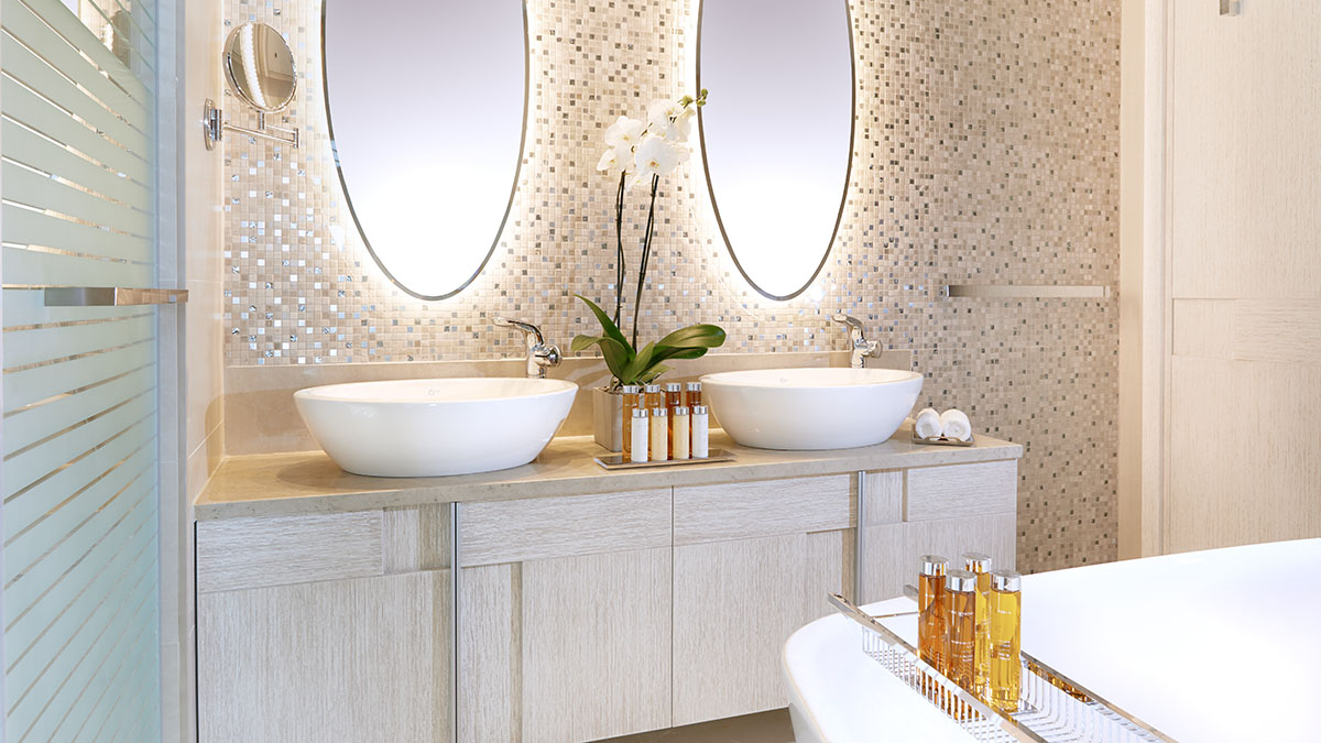 Deluxe Two Bedroom Suite Pr. Pool Beach Front